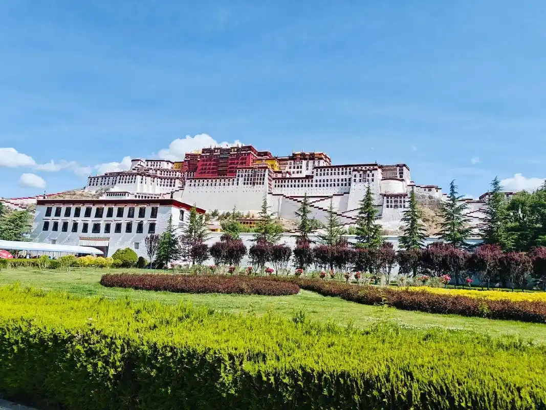 Panoramic view of Potala Palace Square