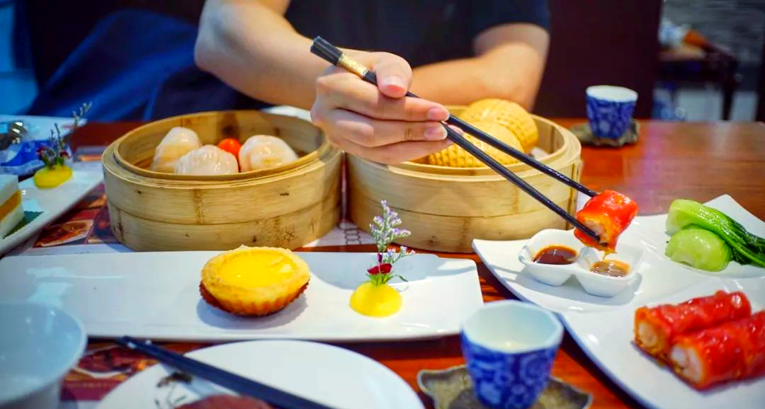 Abundant Guangdong Morning Tea Scene