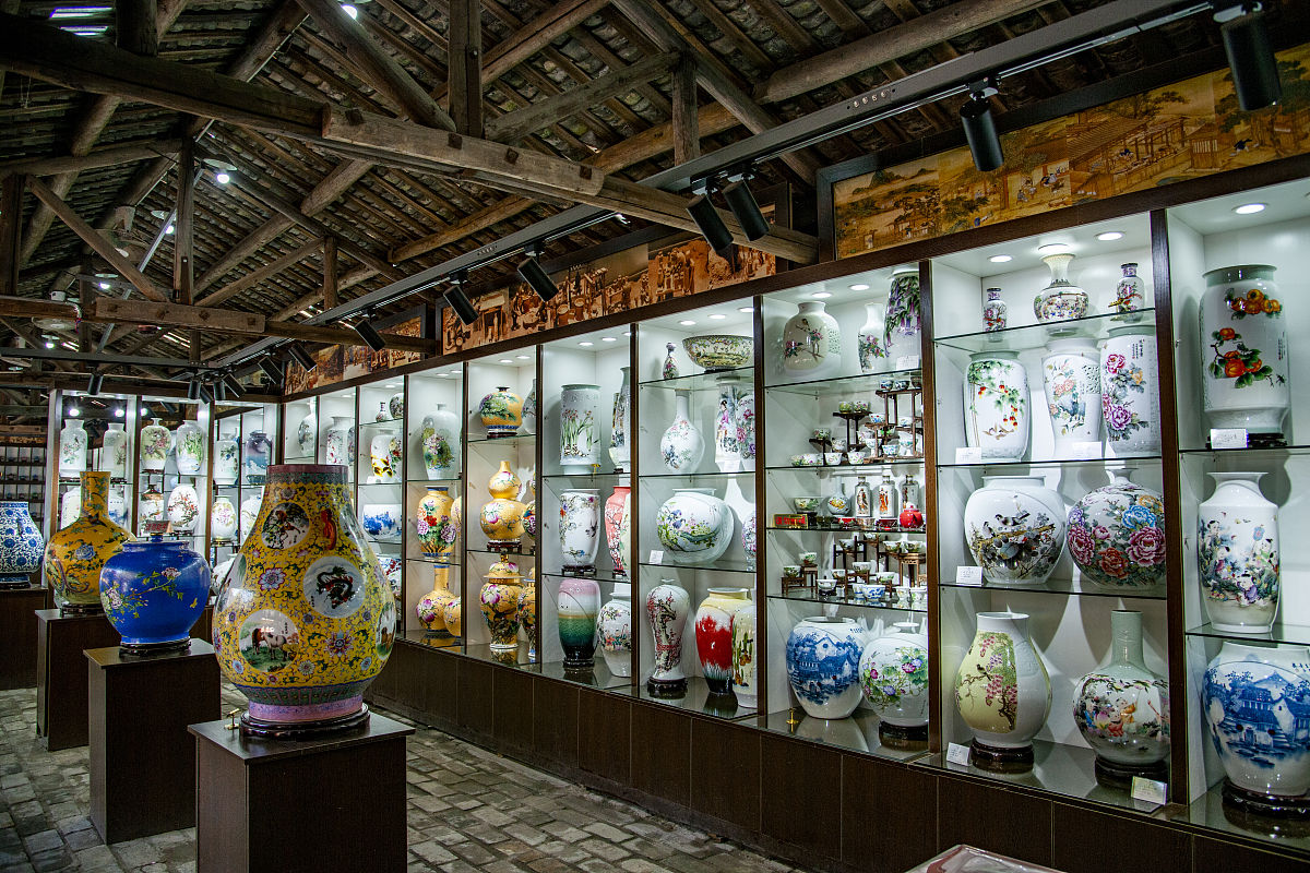 Jingdezhen ancient kiln ruins and exquisite porcelain exhibition, showcasing millennium-old porcelain craftsmanship