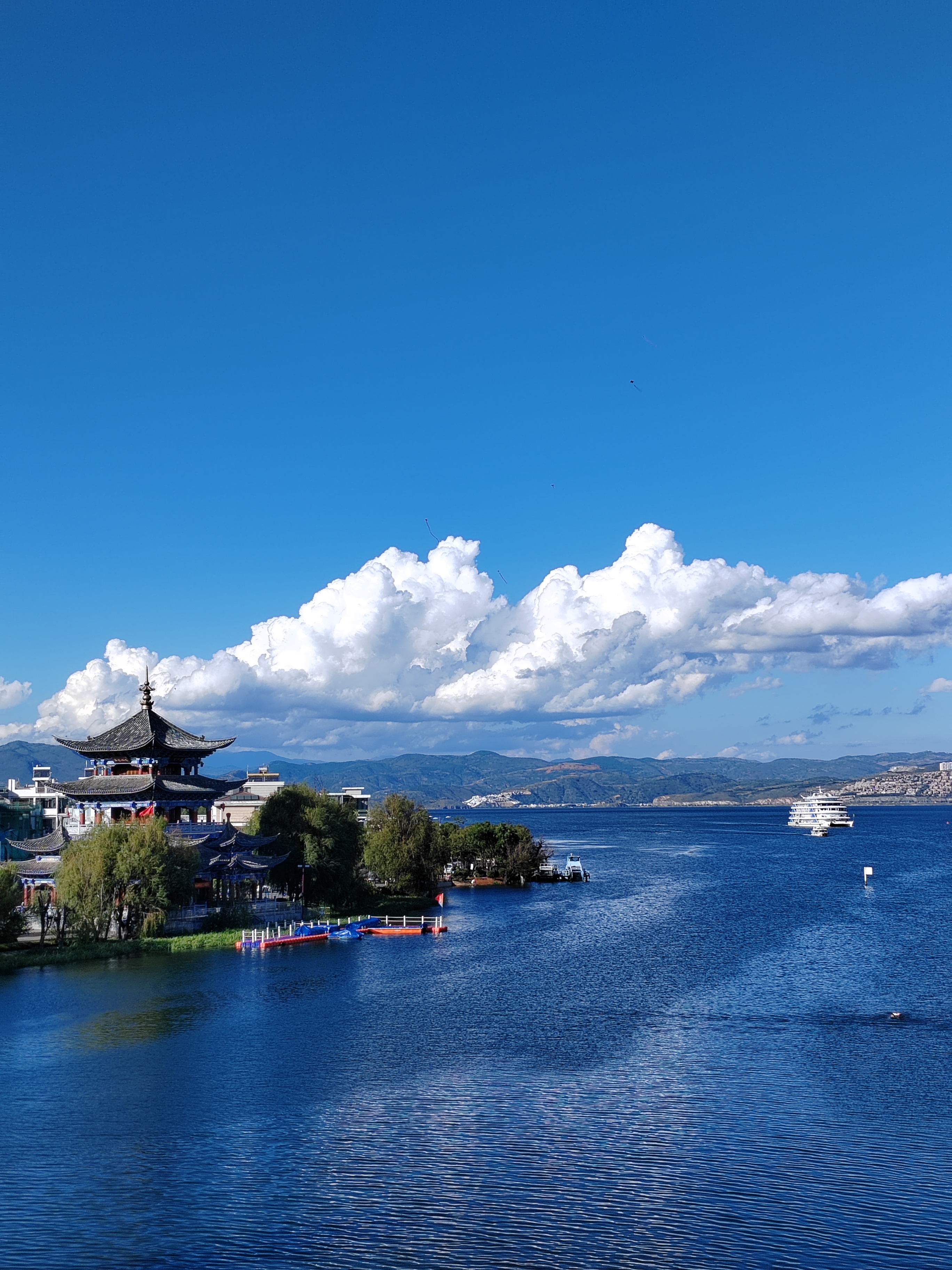 Erhai Lake Scenery
