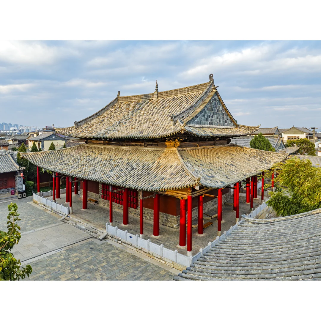 Nuodeng Yuhuang Pavilion, an ancient building from the Ming Dynasty with elegant eaves and grand momentum