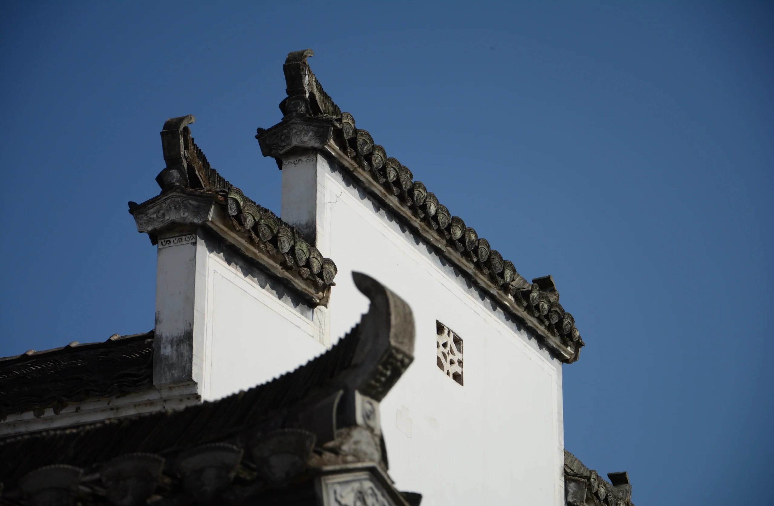 Horse-head wall