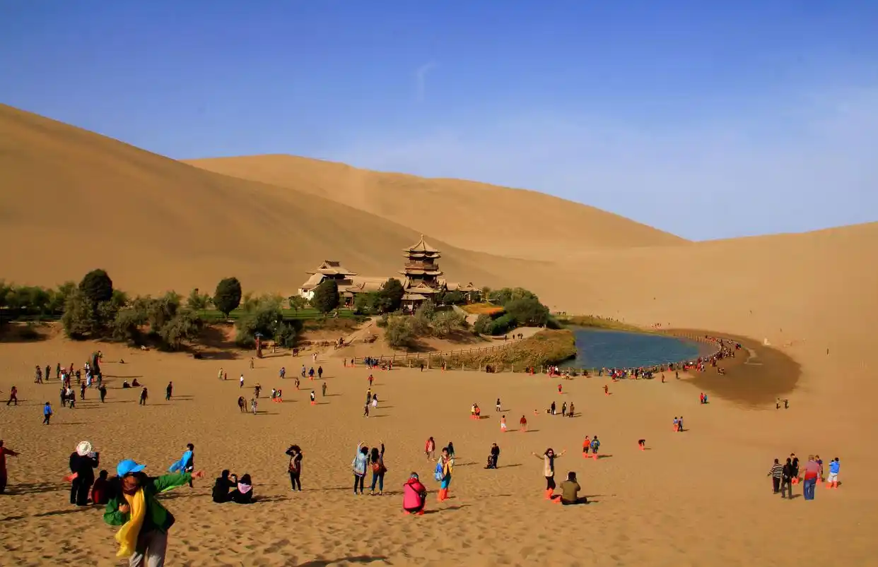 Mingsha Mountain Crescent Spring