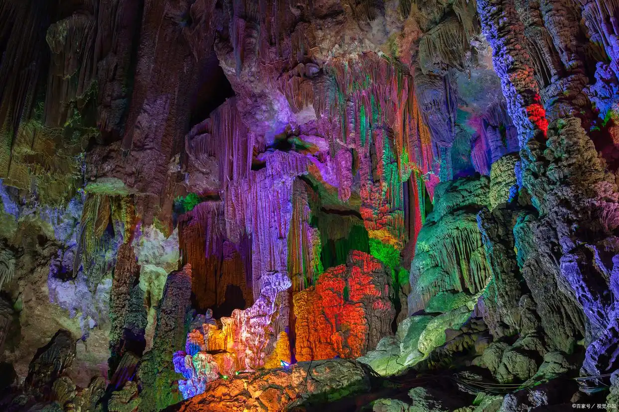 Interior view of Longgong Xianjing (Dragon Palace Fairyland) cave, with various stalactites and brilliant lighting